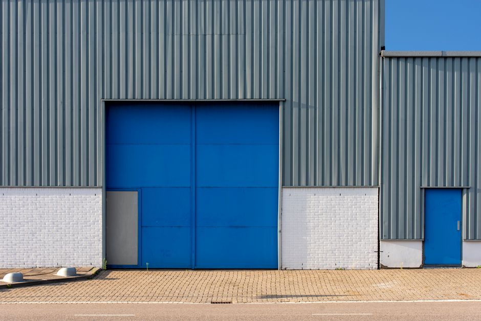 Amazon throwing billions warehouse: what it means for the automation market