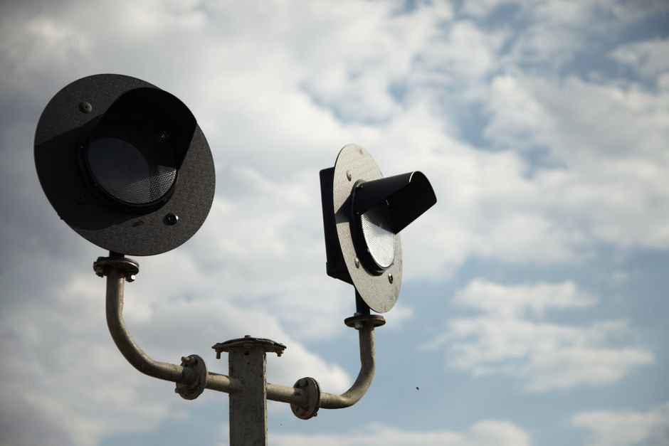 How to Read the Signals: Backlog, Guidance, and Market Share