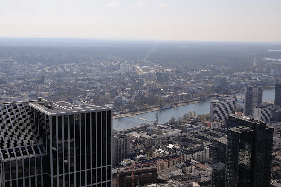 Two Main Paths to Exposure: Direct Bitcoin vs Bitcoin ETF