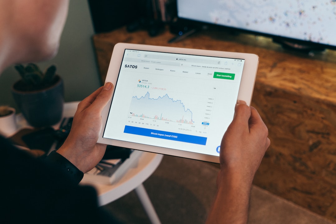 Rival Landscape: AI-Native Tools vs Data-Driven Moats