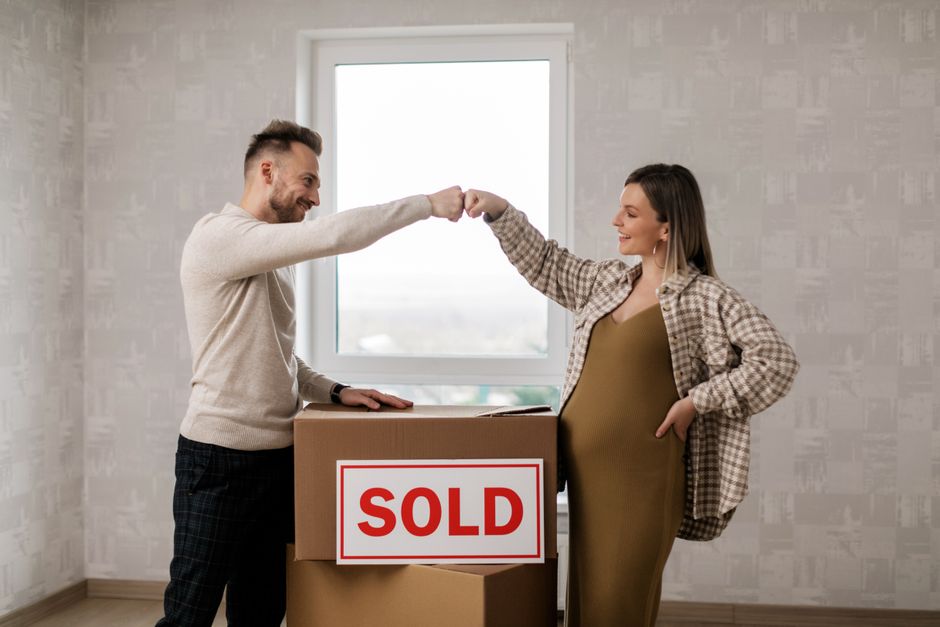 The Moves: Who Sold, Who Bought
