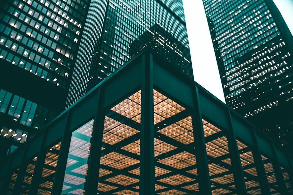 Key Differences: How Structure Shapes Risk and Reward