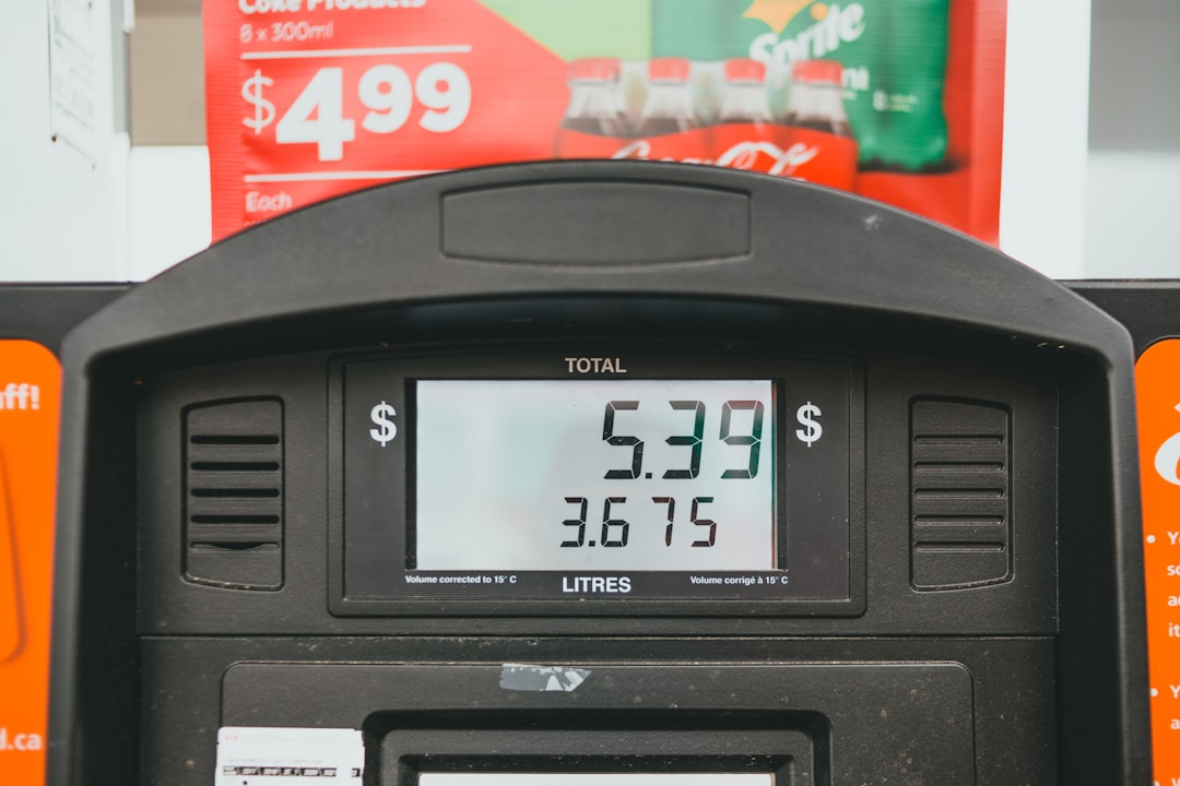 Oil and Natural Gas: A Linked Chain of Energy Costs
