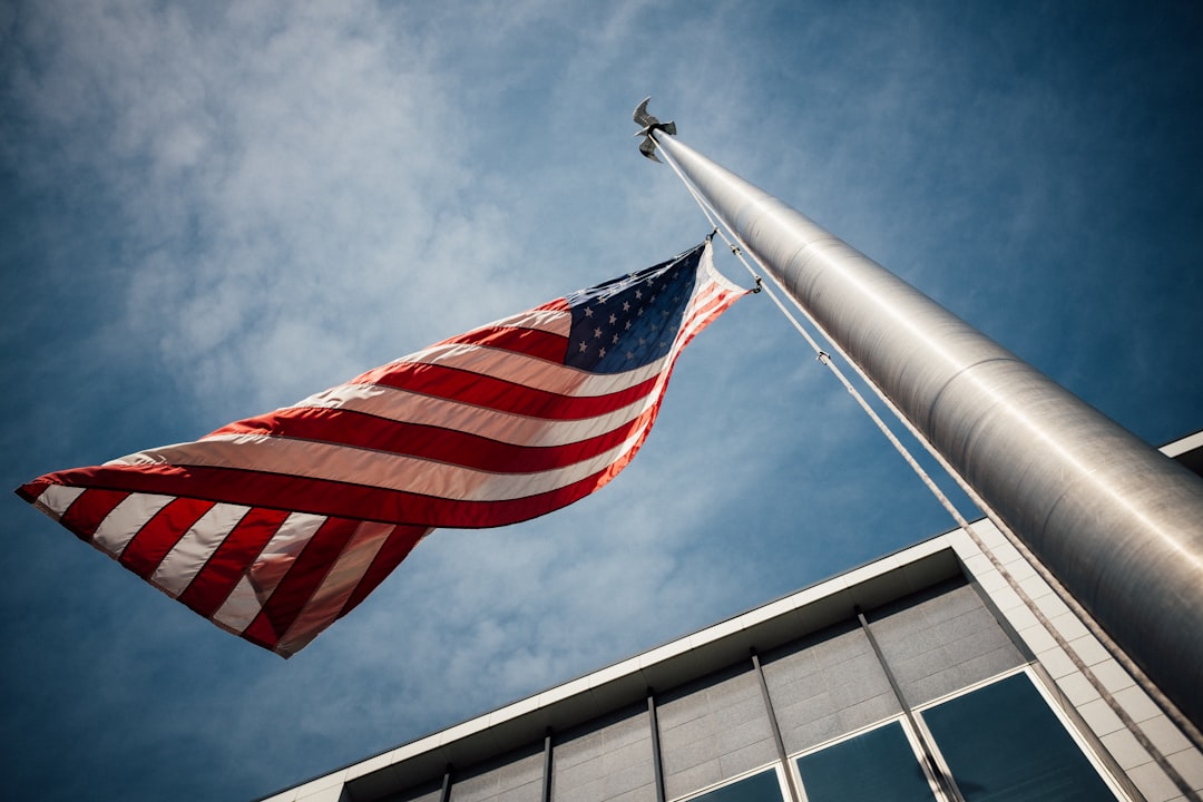 The U.S. Reserve and Policy Signals