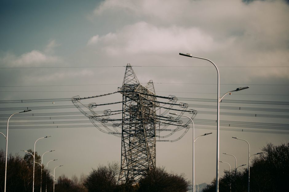 Sector snapshots: energy and technology leading the revisions