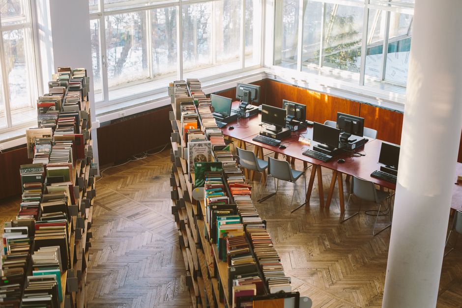 edge builders: institutional knowledge as a strategic asset