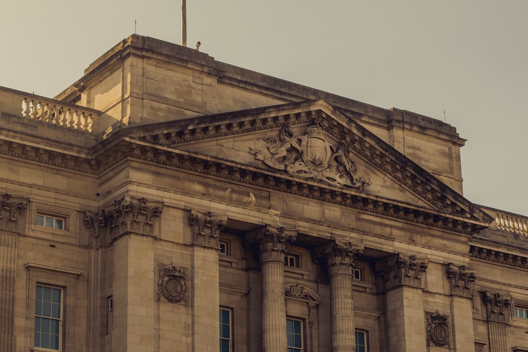 Management commentary: tone, guidance, and confidence