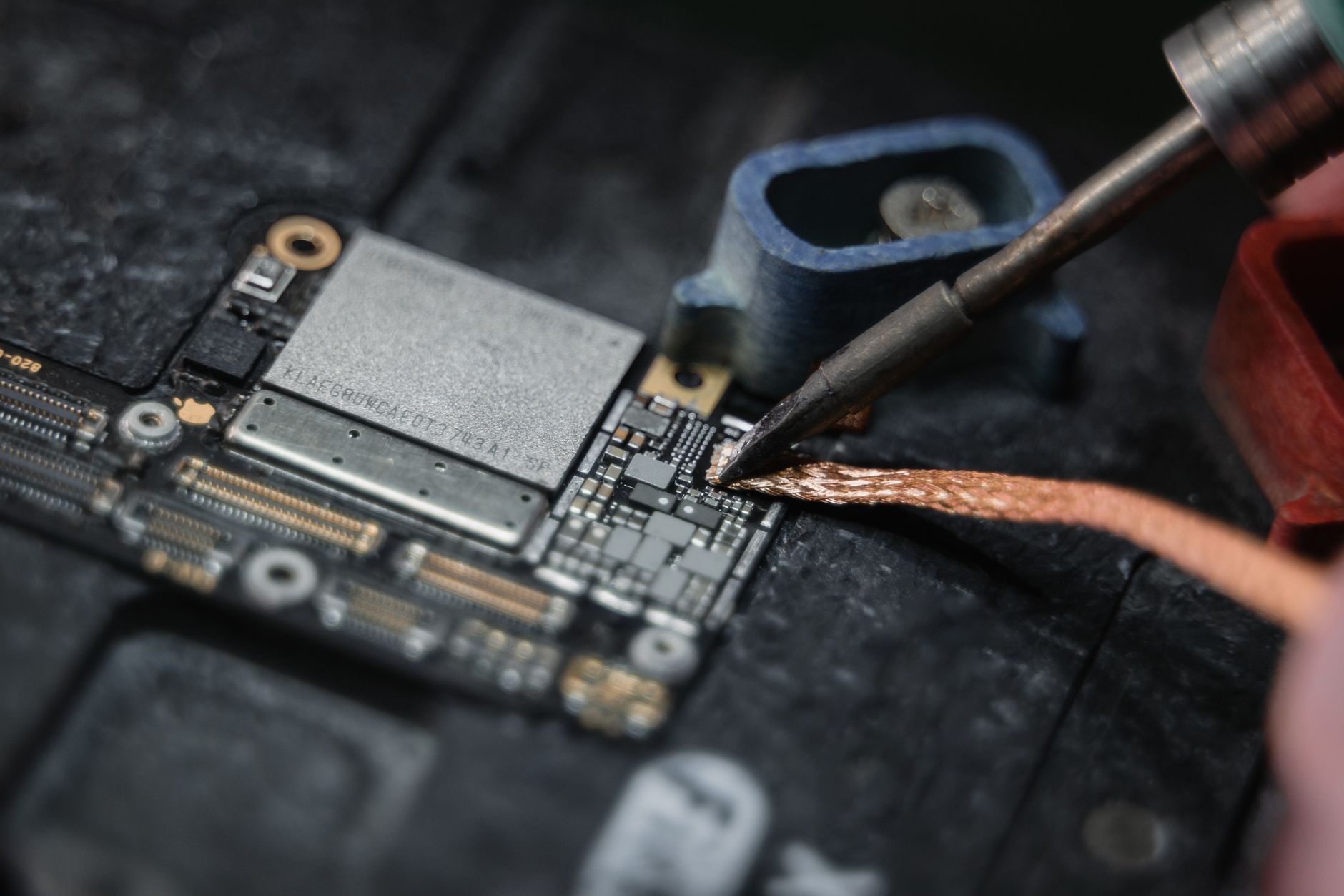 Advanced Micro Devices: Strong Contender in Tech Arena