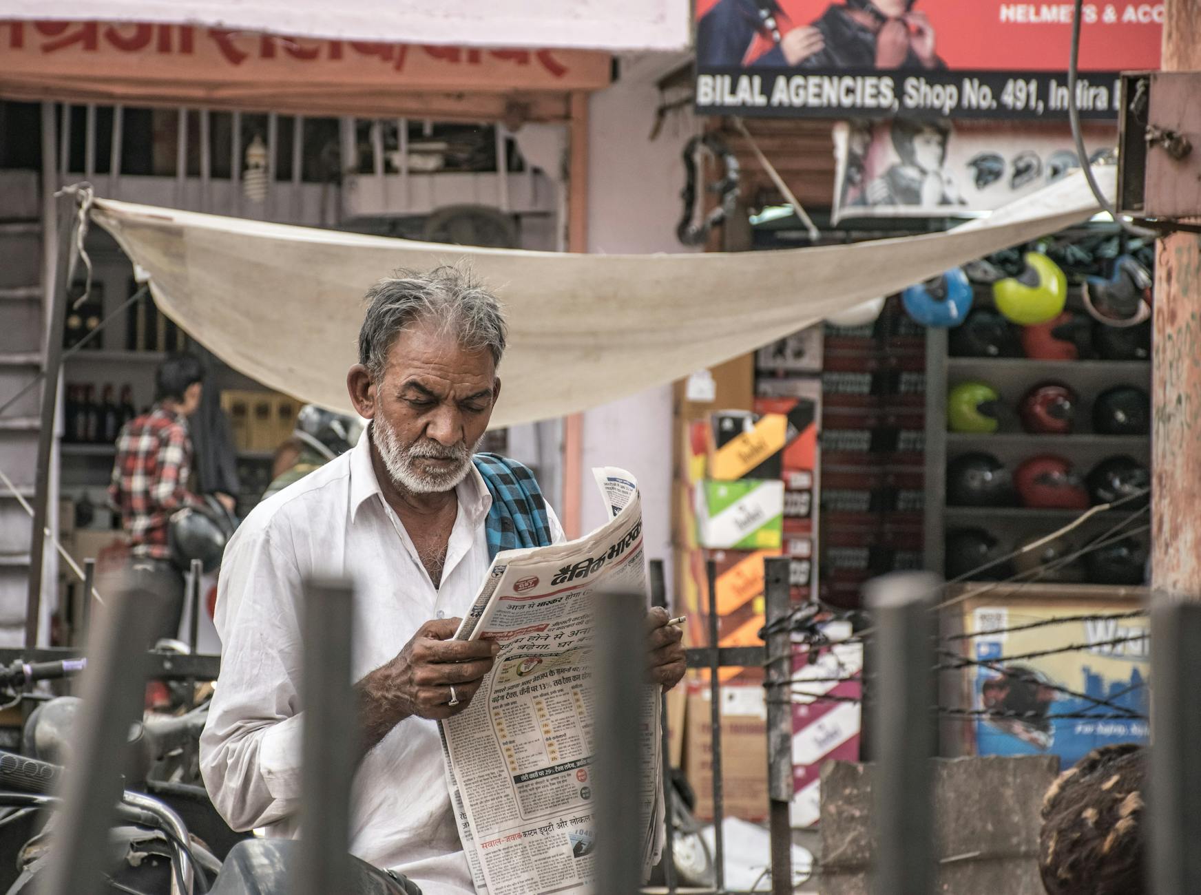 Alan Ritchson Wearing Body: Personal Finance Lessons