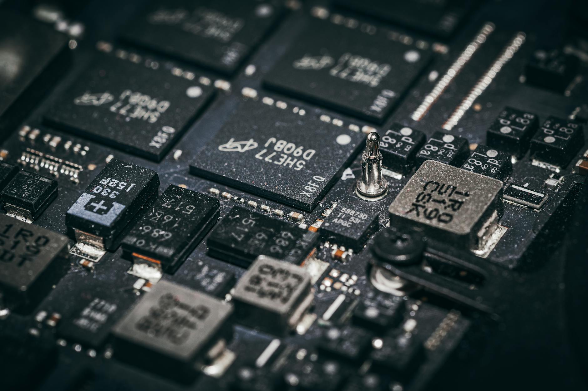 Amazon's Chips Driving Growth: Key AI Hardware Upside