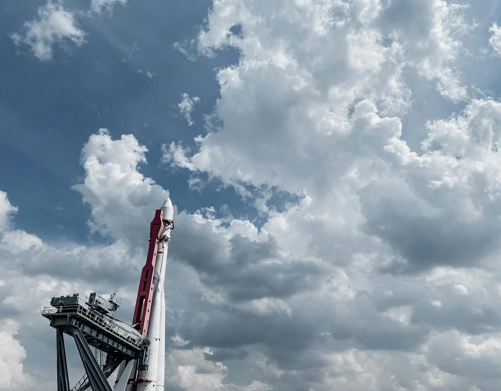 Anduril Hires Rocket Help for Hypersonics Push Investors