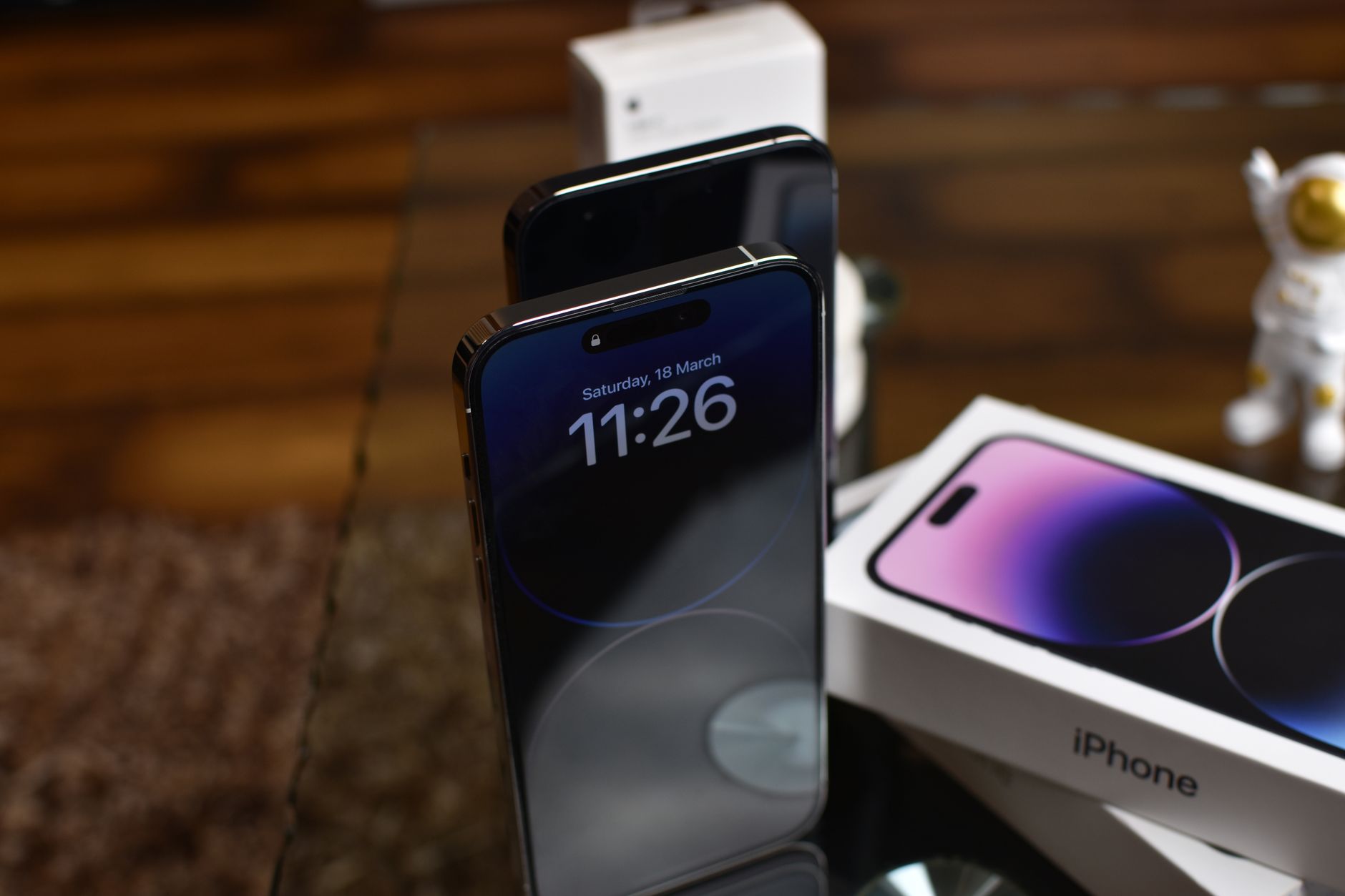 Apple Faces No-Win Pricing: Should Investors Be Worried?