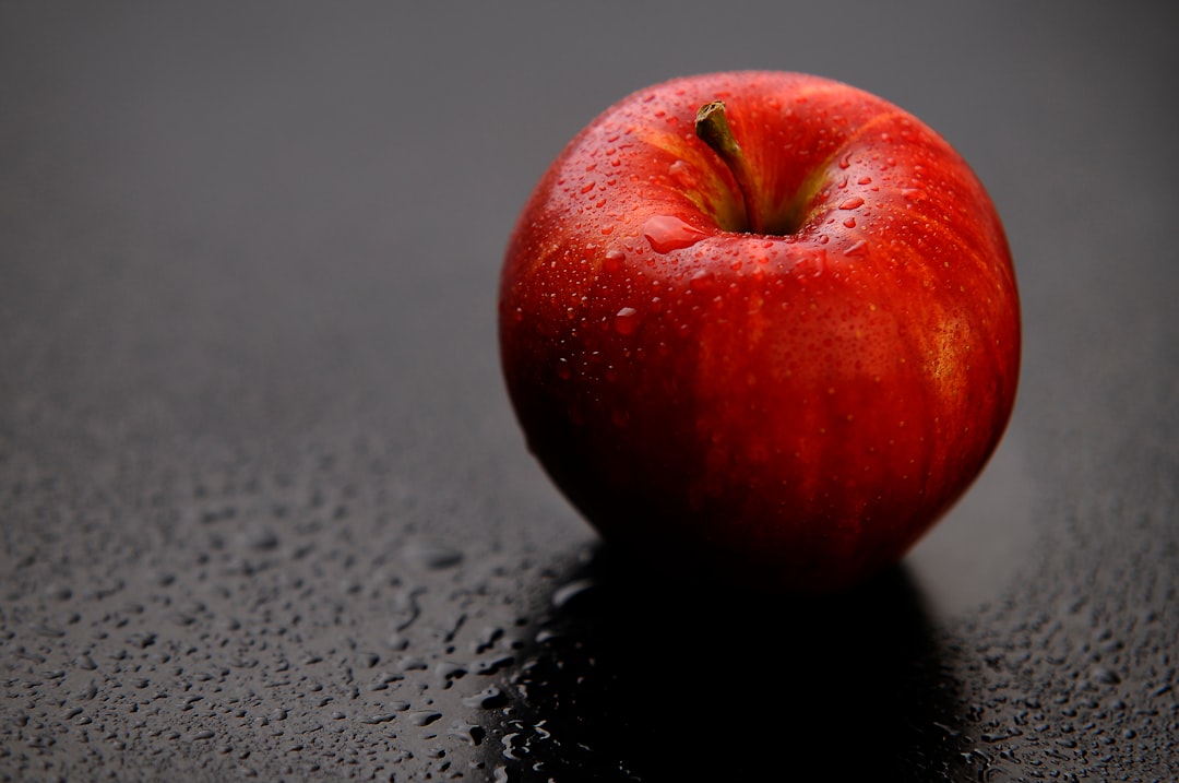 Apple Price Jump Spooks Markets, Analysts Split Widely Today
