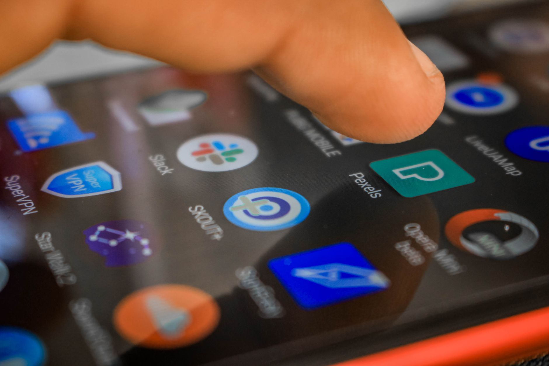 AppLovin Pulled Back in June: Is the Stock a Buy Right Now?