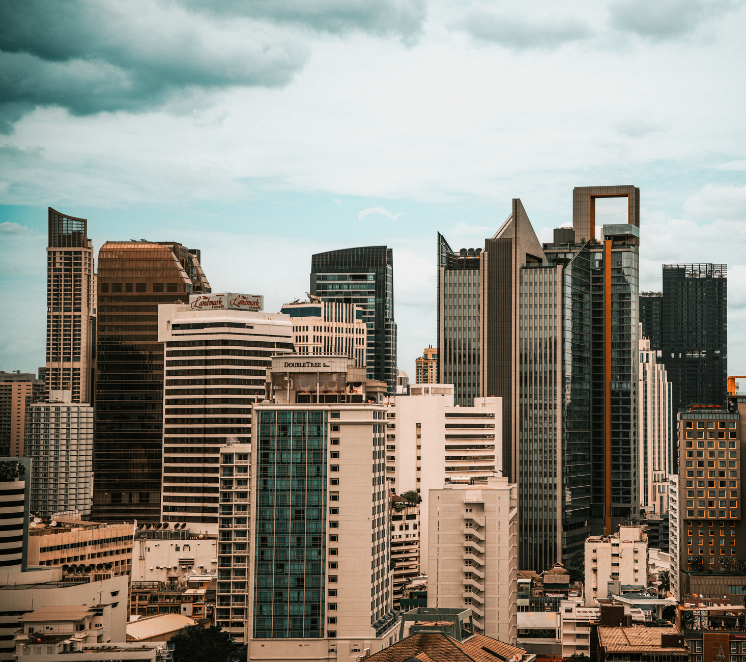 Asia’s Founders Decamping U.S. as Funding Slump Deepens