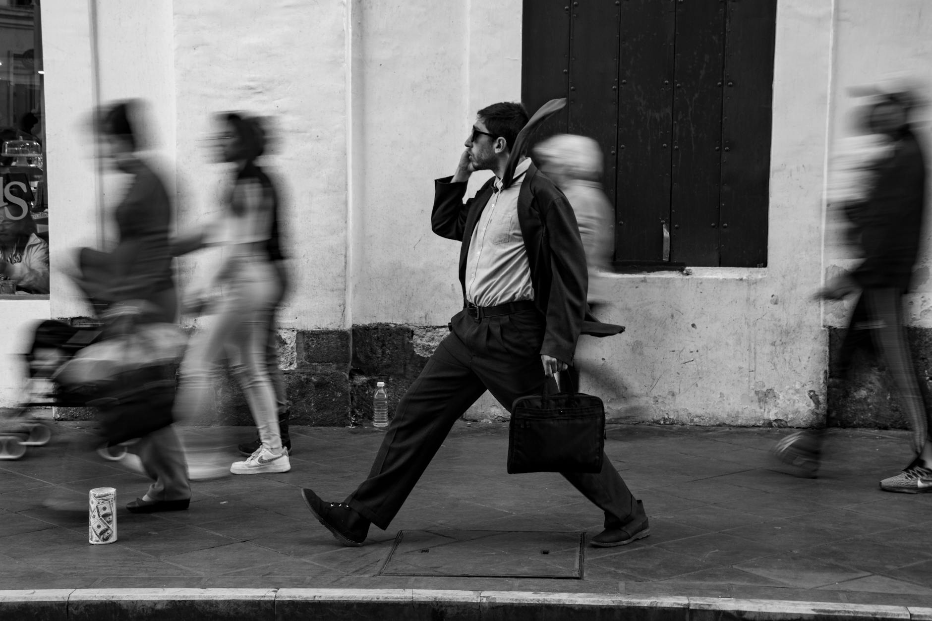 Beat Wall Street Rush: Everyday Investors Buy SpaceX Stock