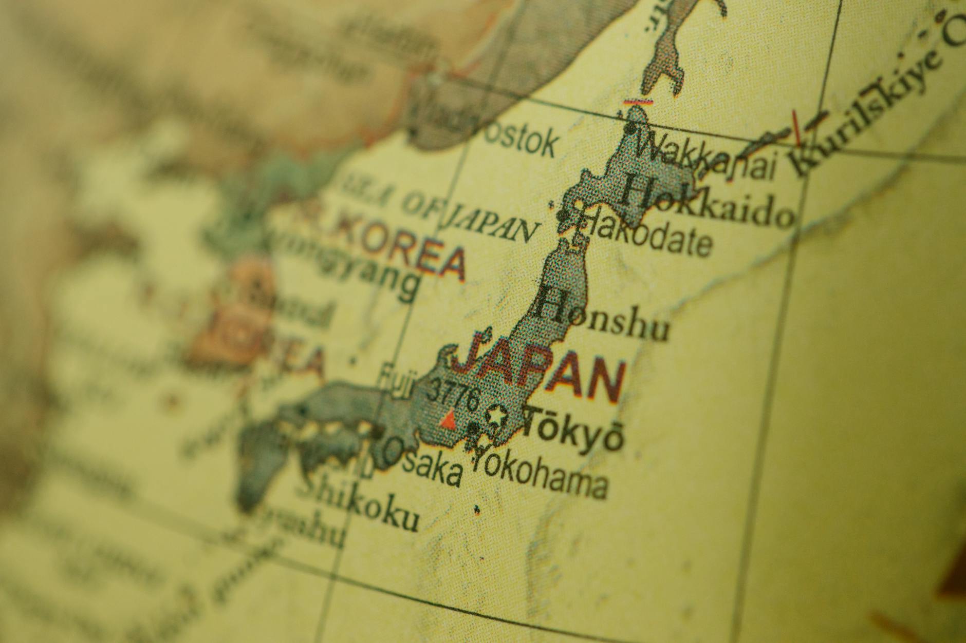 Best Stock During Geopolitical Turmoil: Oil Midstream