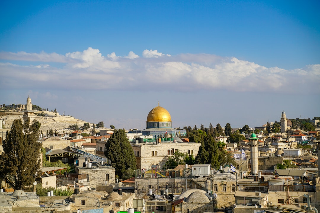 Billionaire Israel Englander Piling Into IVV Signals