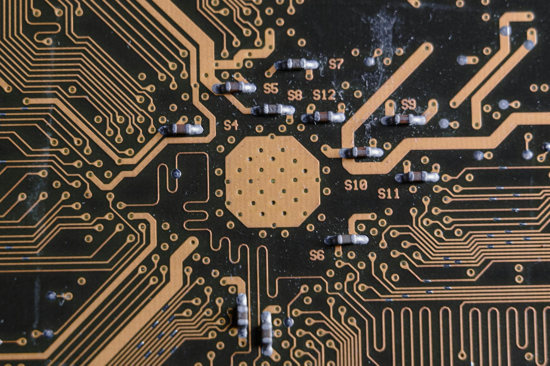 Broadcom Shares Tumble Despite AI Revenue, Should You Buy?