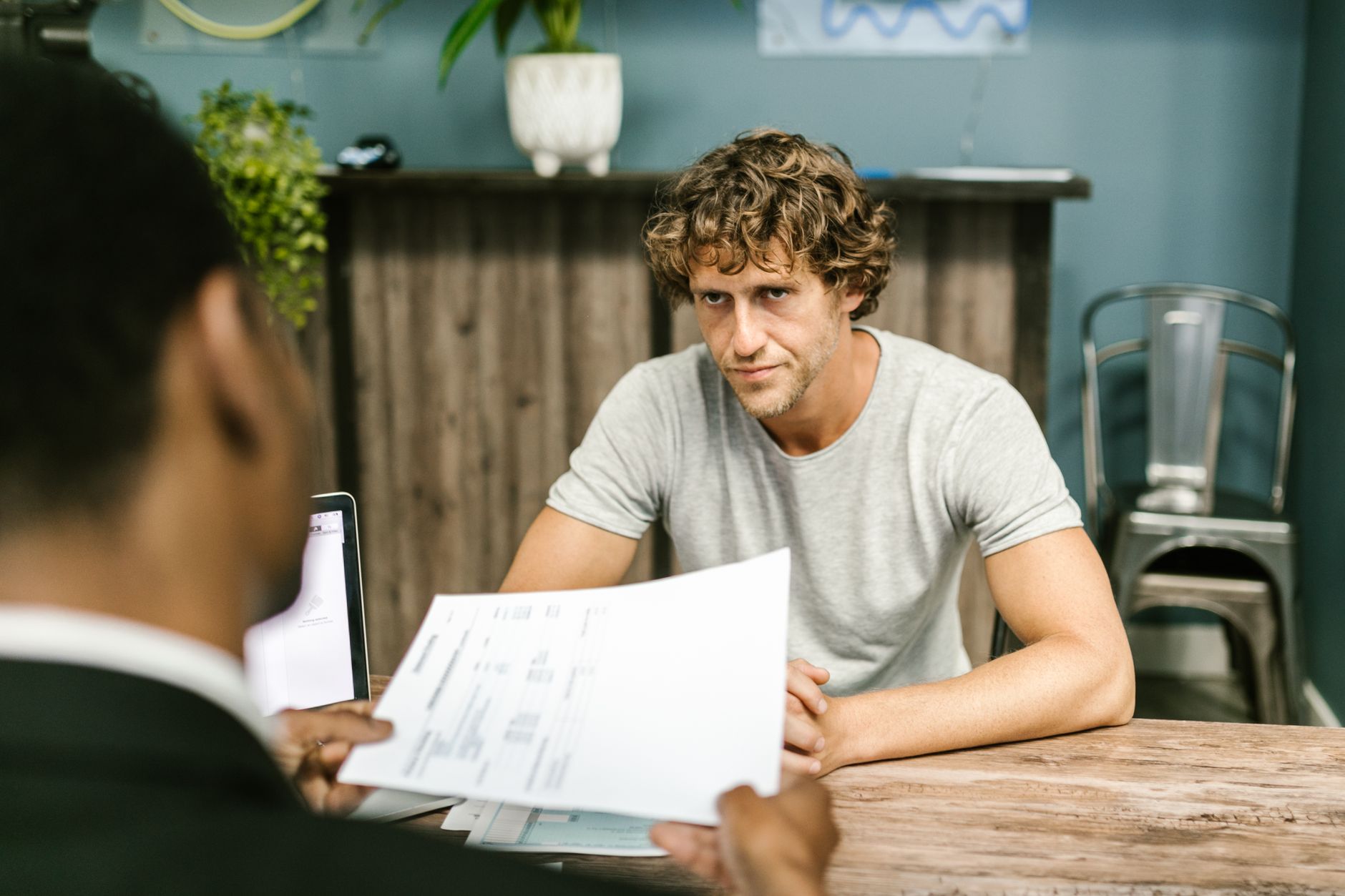 Broker Ultimatum Tied Price Reshapes Mortgage Competition