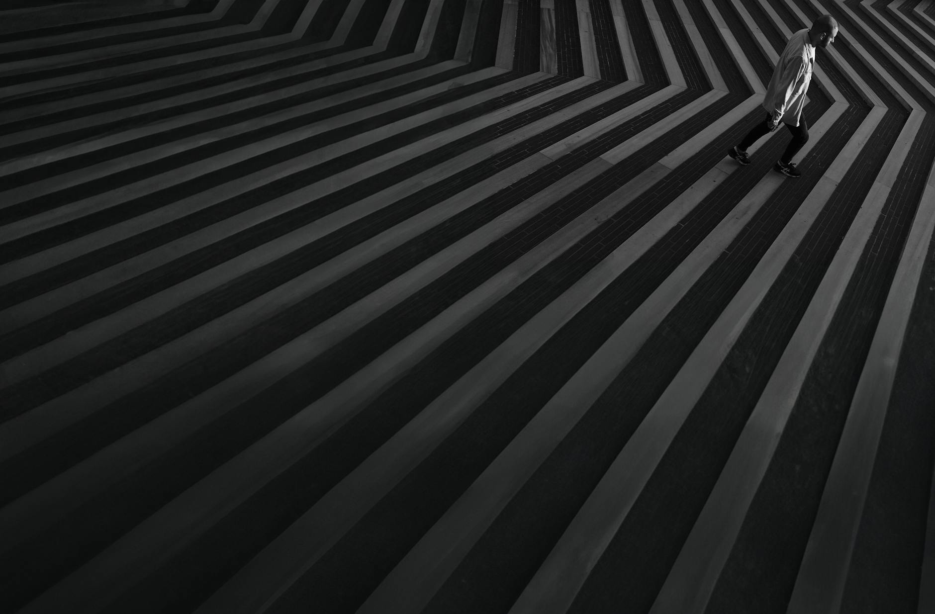 Cirrus Logic Sells 3000 Shares: EVP Trades Highlight Insider Activity