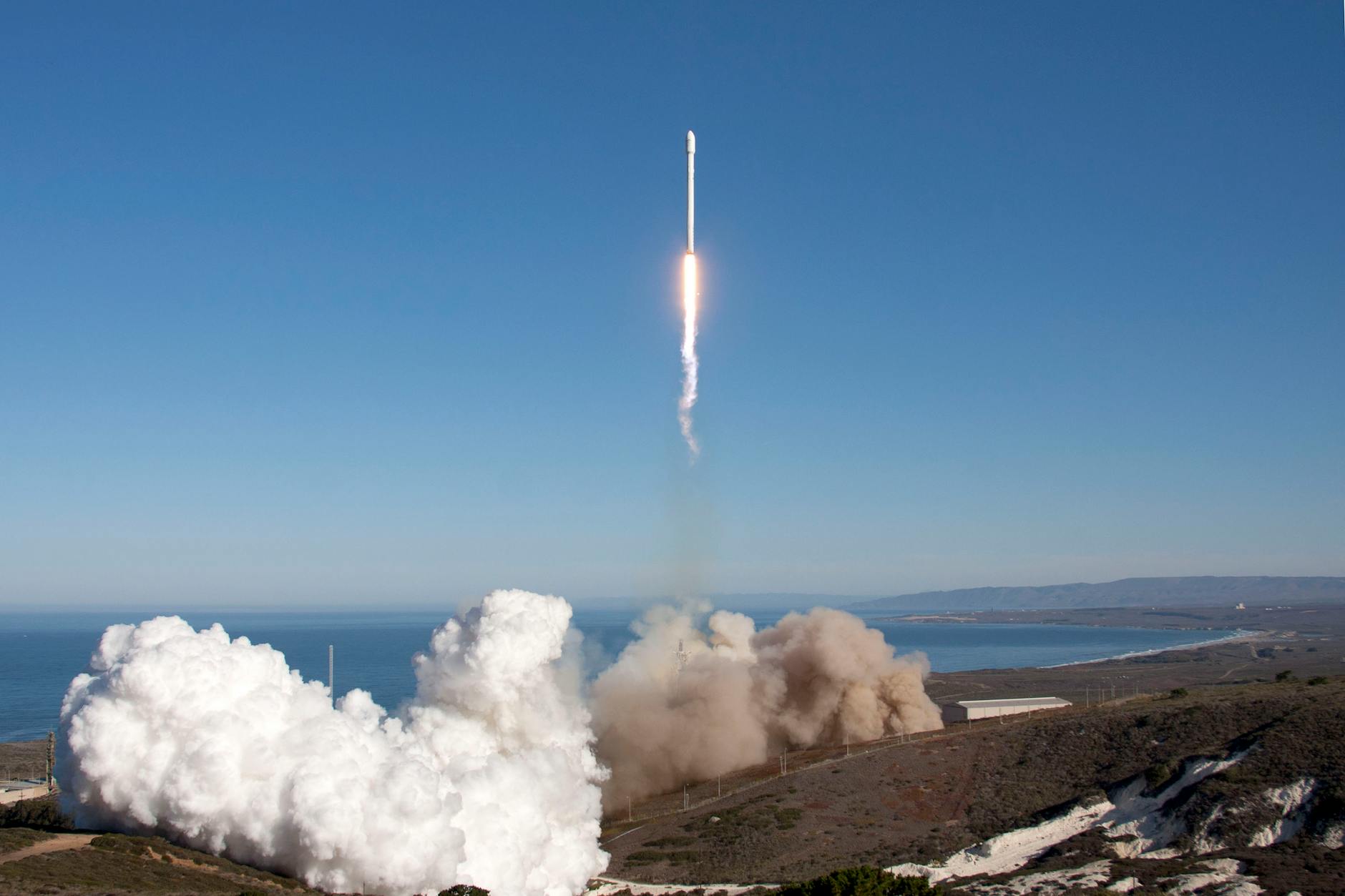 Could SpaceX's $1.75T Valuation Reshape Public Markets