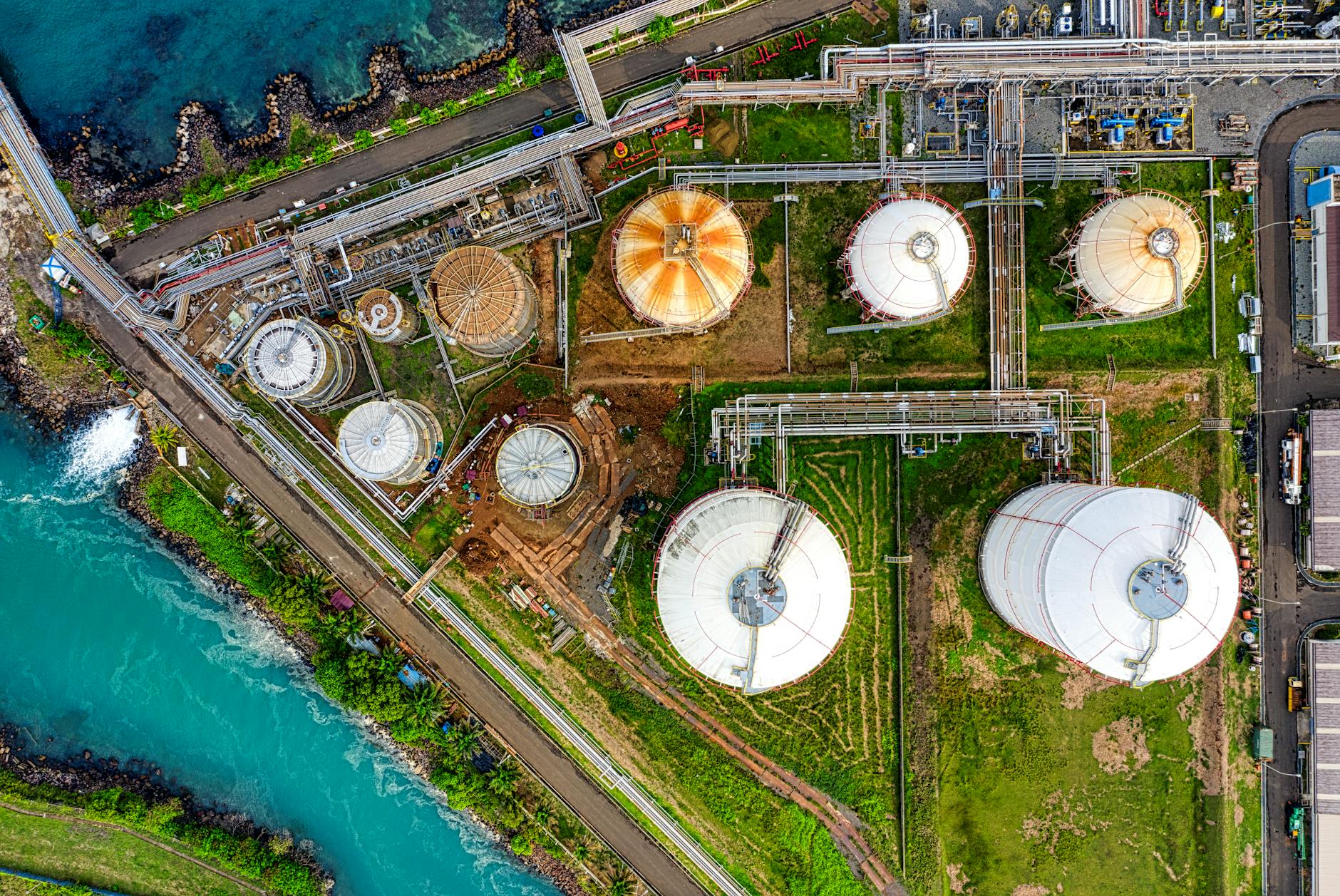 Dividend Energy Stocks Right: Four Picks to Buy Now