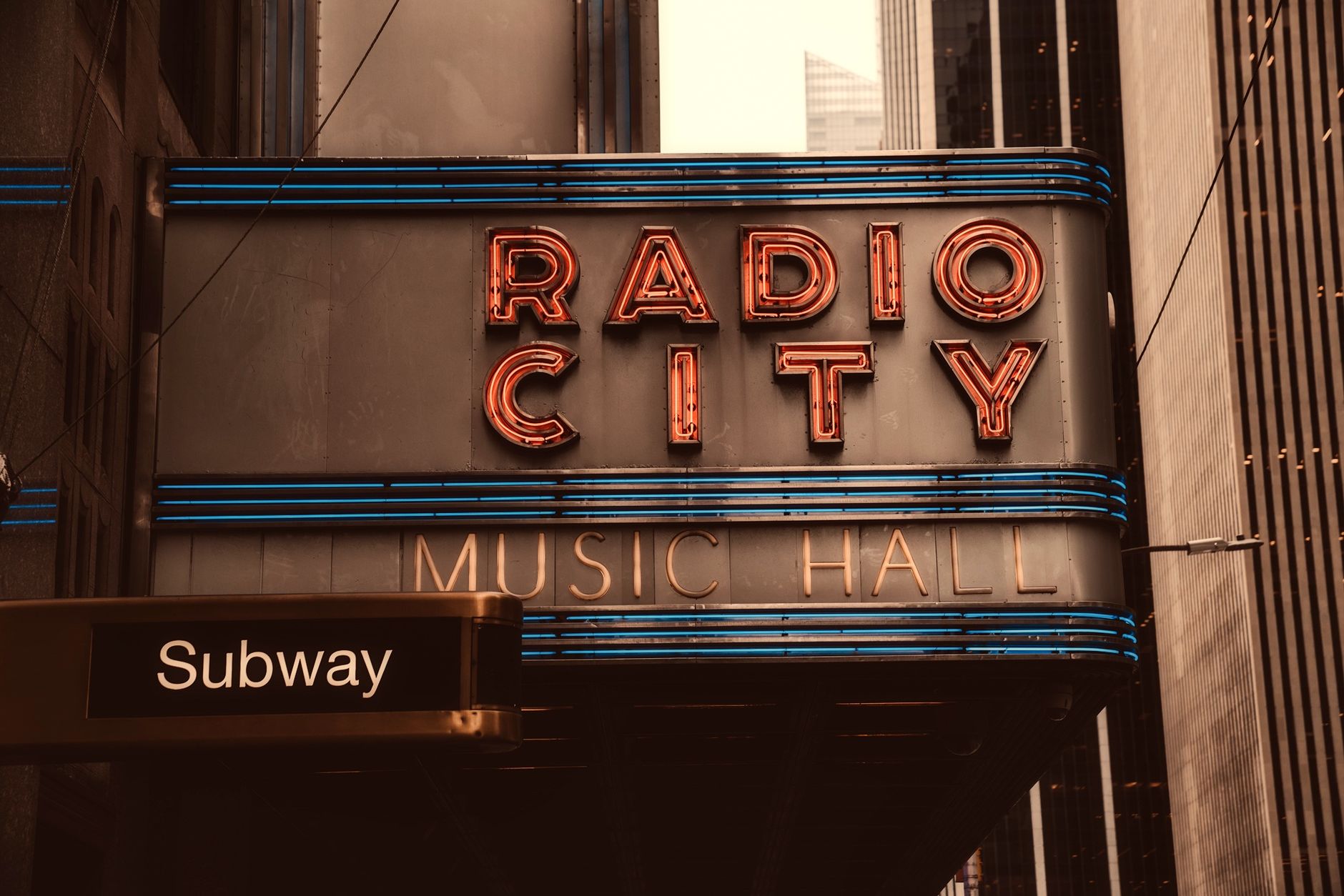 Dolly Parton Sets Broadway: A Personal Finance Look at a Life Story Musical