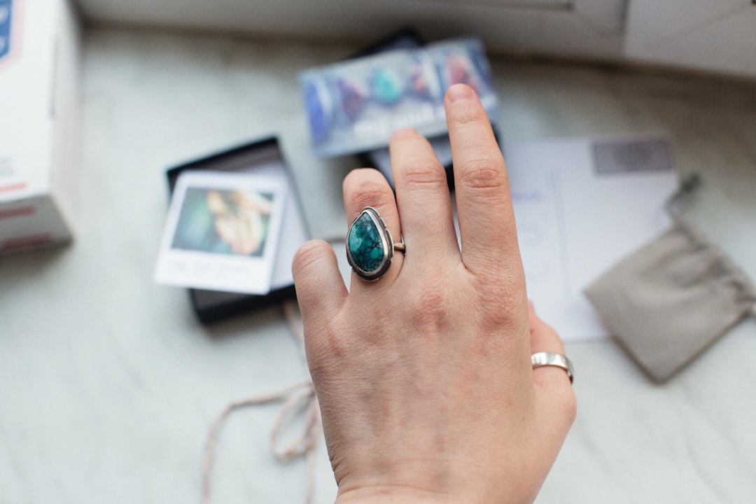 Facebook Marketplace Jewelry Sale Dangers and Safeguards