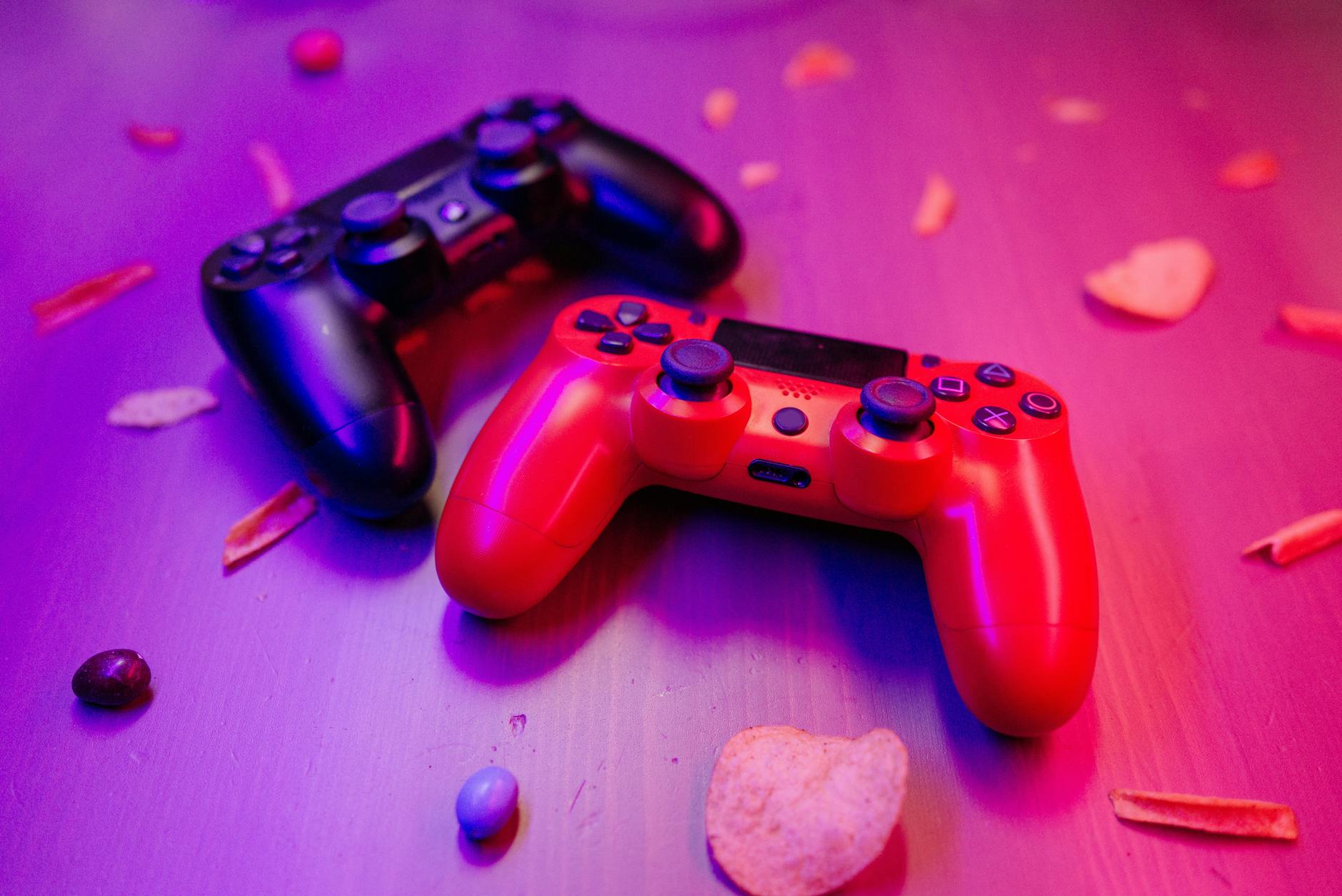 Felix Salmon Says GameStop’s Bid Triggers Market Debate