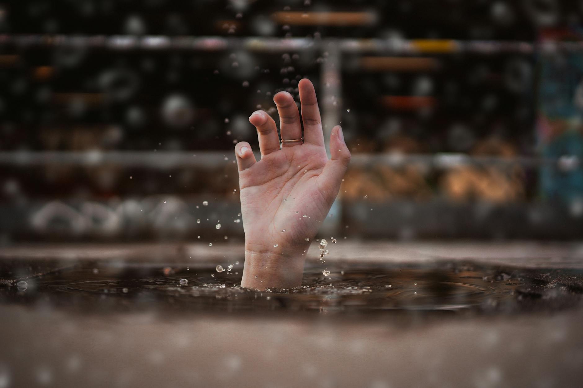 Global Intelligence Stock Sinking: What Investors Know