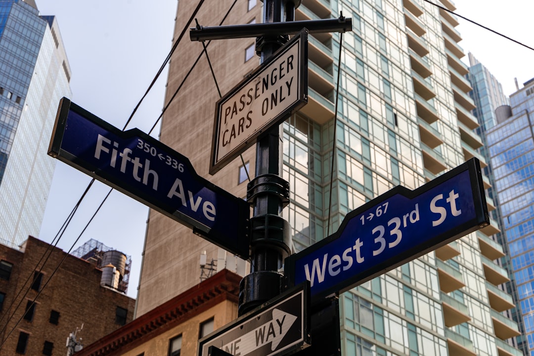 Hedge Fund Divisar Dumped LASR Shares: Buy or Sell Now?