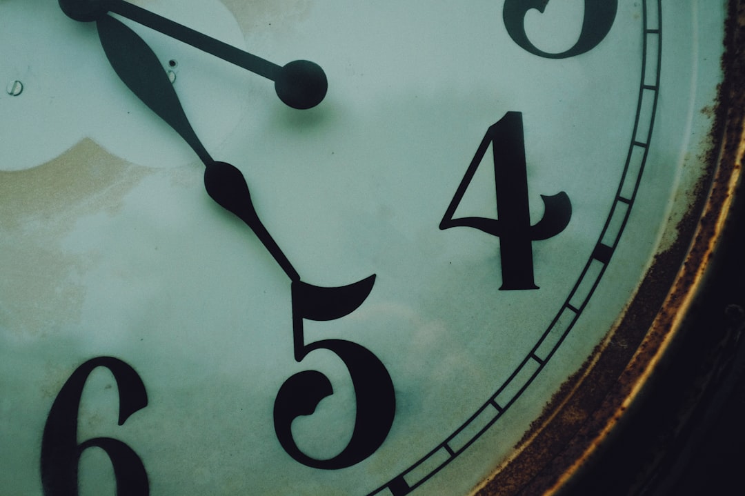 Here's Precise Timeline When Insiders Dump Shares: A Practical Guide