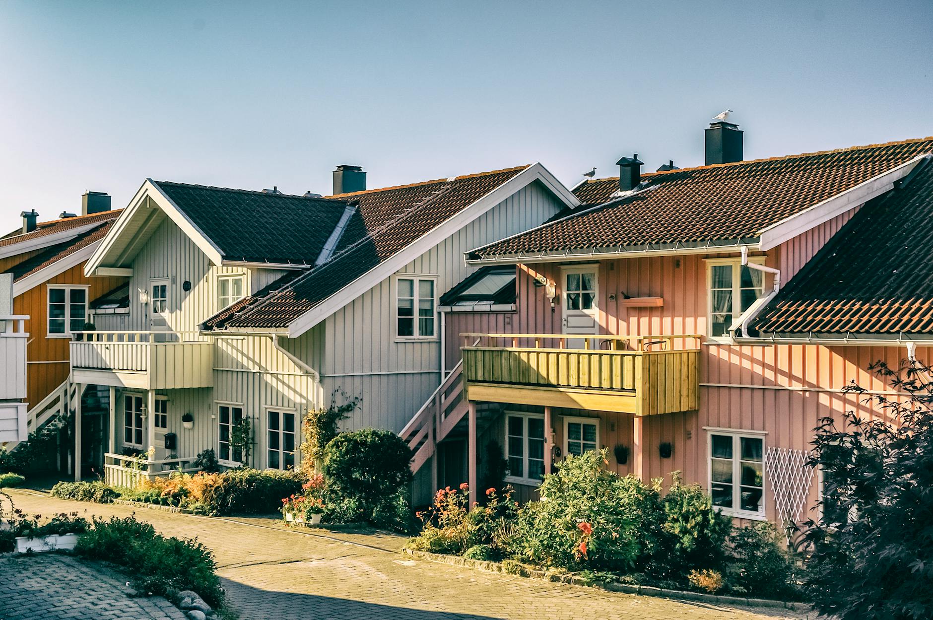 Housing Market Forecasts Flip: Zillow, NAR, Fannie Mae 2026 Outlook