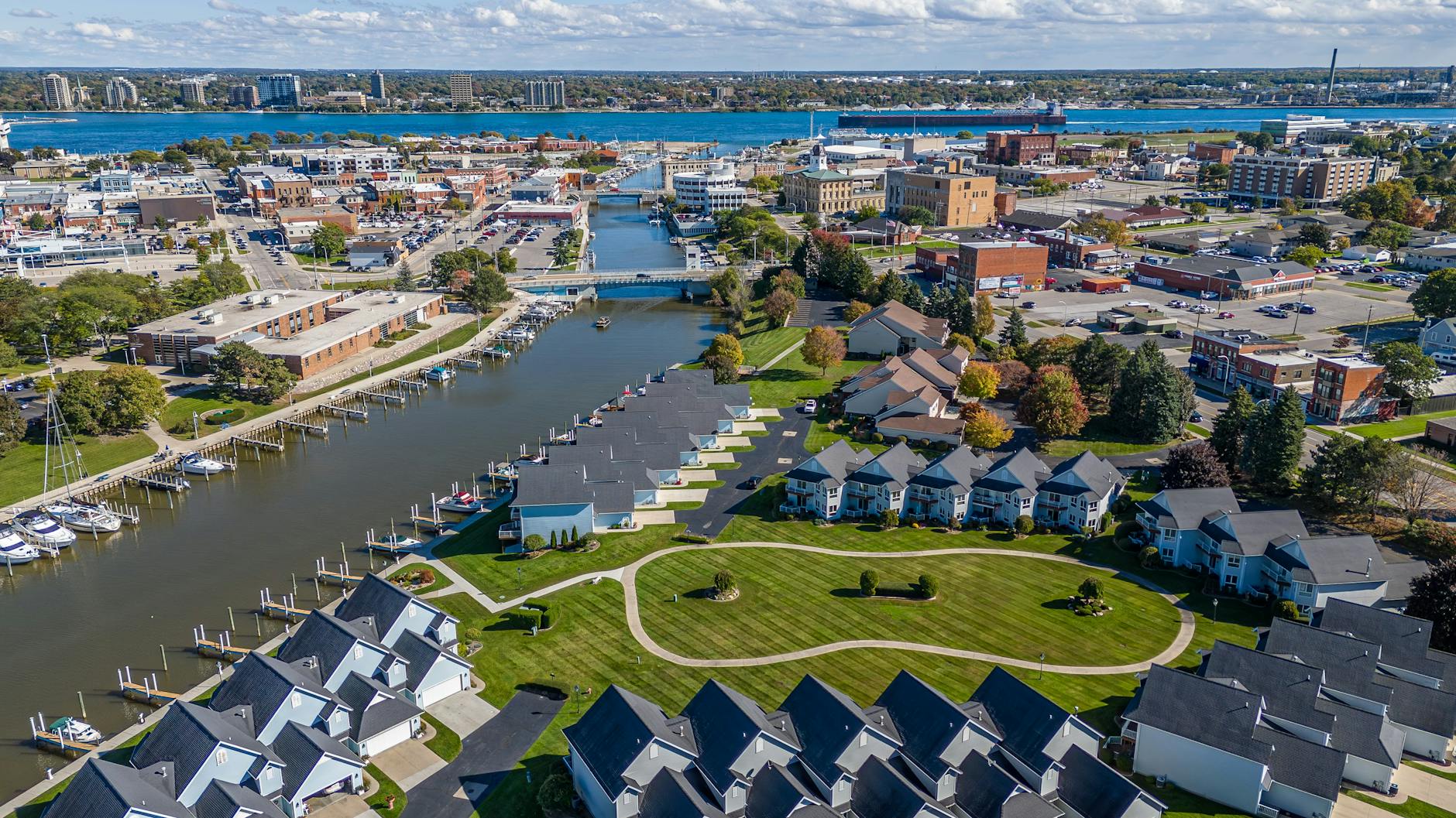 Huron Revenue Record $444: Why a Fund Trimmed Its Stake