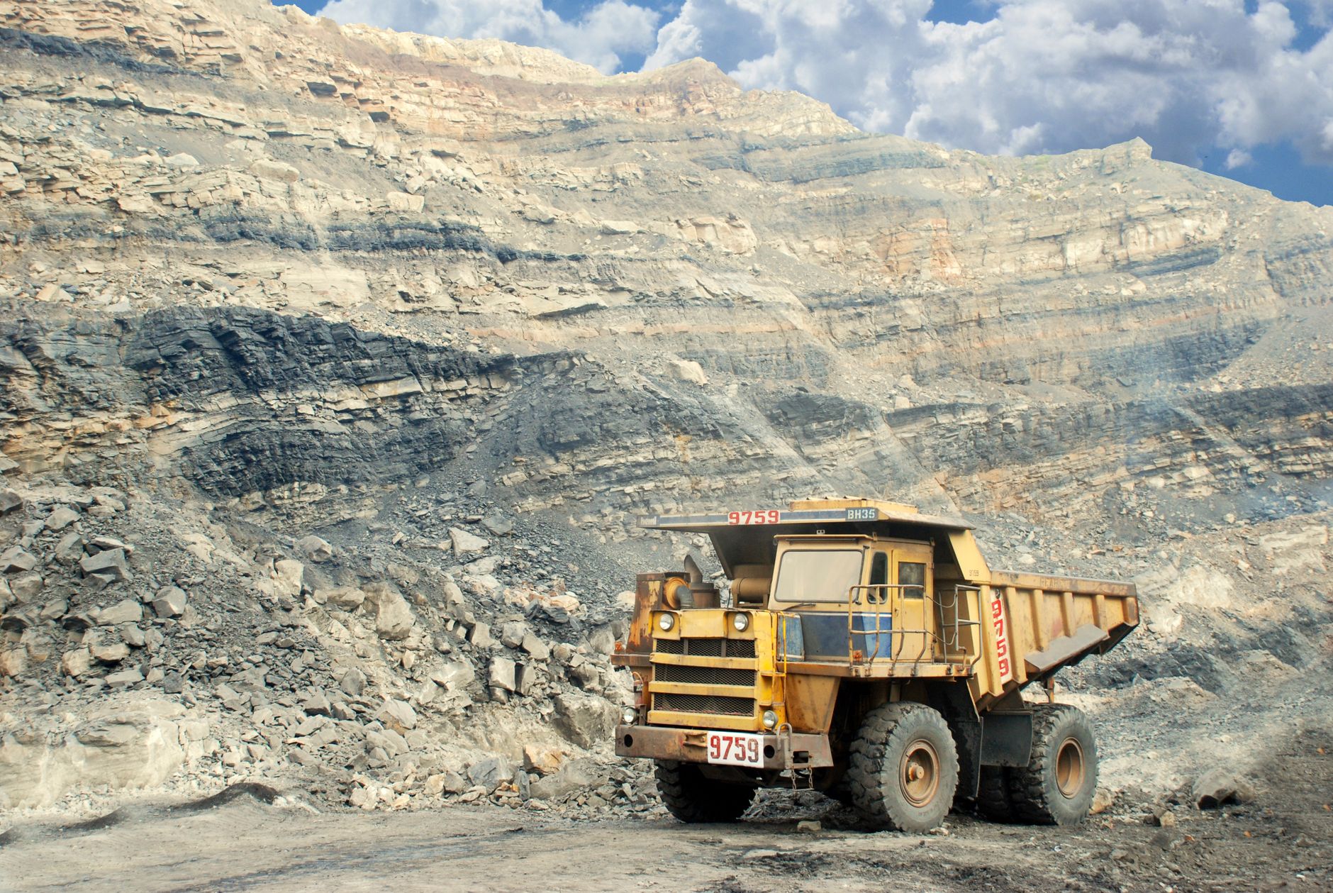Hycroft Mining Tarnished Stock: What Investors Should Know