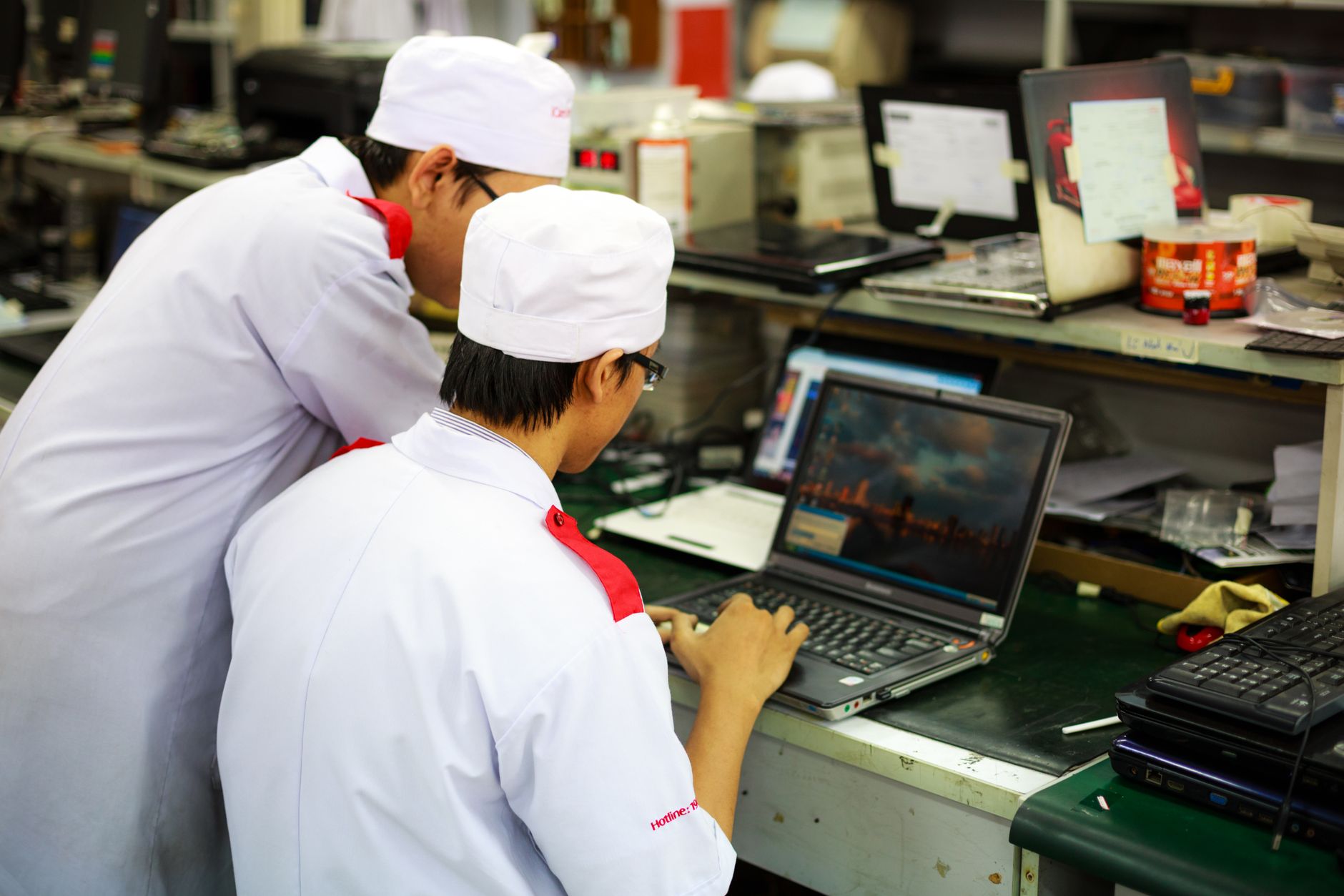 Hynix Just Raised $26.5: Signals of AI Memory Boom Ahead