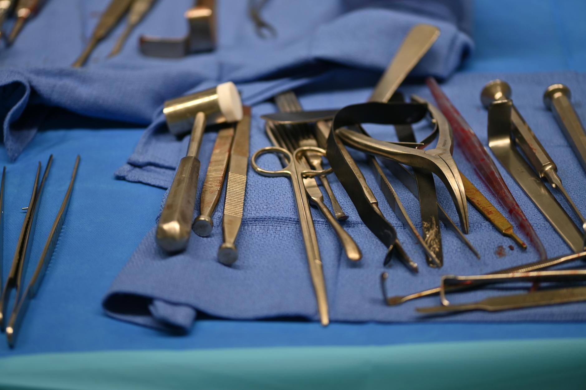 Intuitive Surgical's Moat Getting Stronger: Forever Stock?