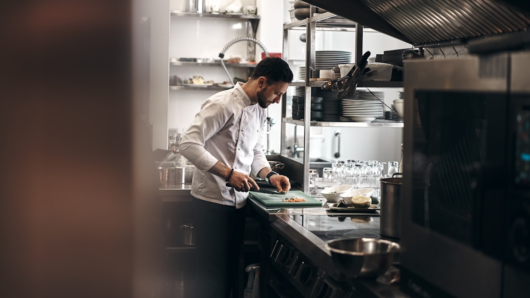 Investment Advisor Sells Chef Shares: Market Signals and Safety Net Tips