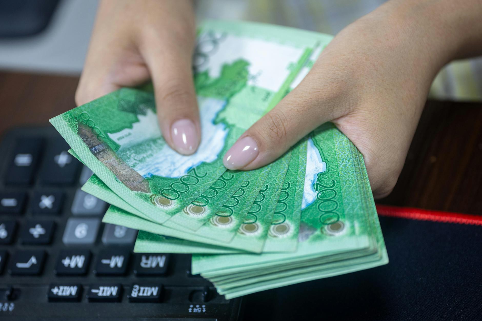 Investment Advisor Trims Frontier Stock: What It Means