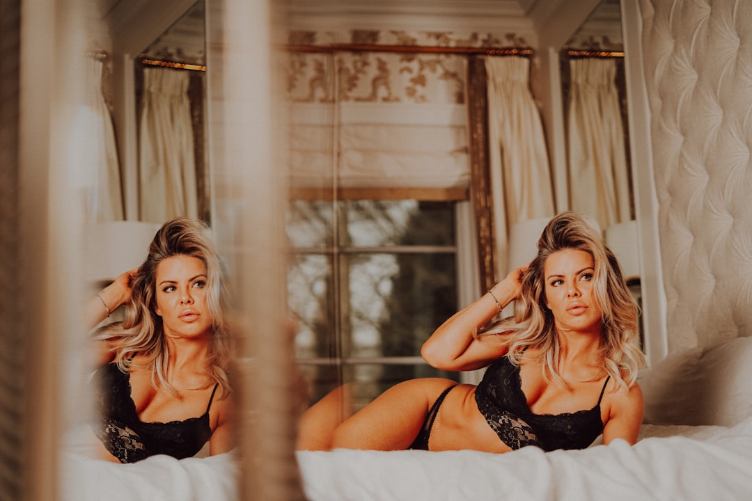 Jennifer Aniston Lisa Kudrow Money Lessons From Brad Pitt Cameo