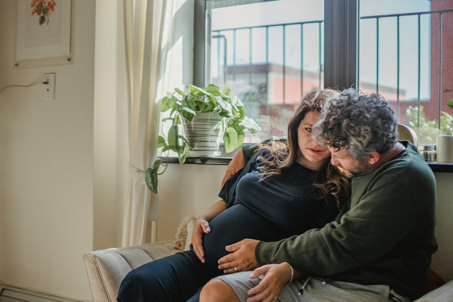 Jesse Ridgway Defends Pregnancy: A Finance Lens Today