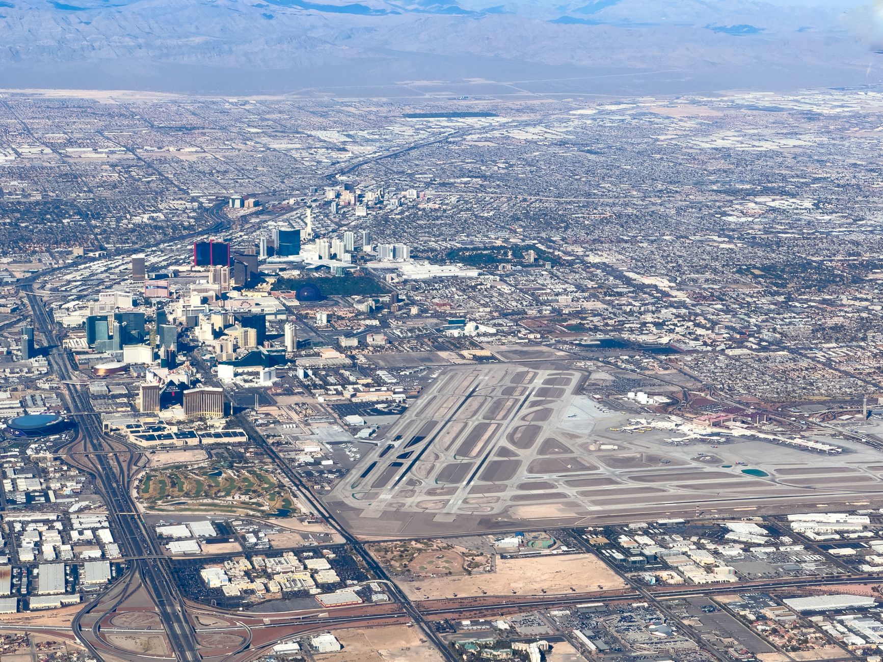 Maxx Crosby Turns Vegas Into a Personal Finance Spotlight