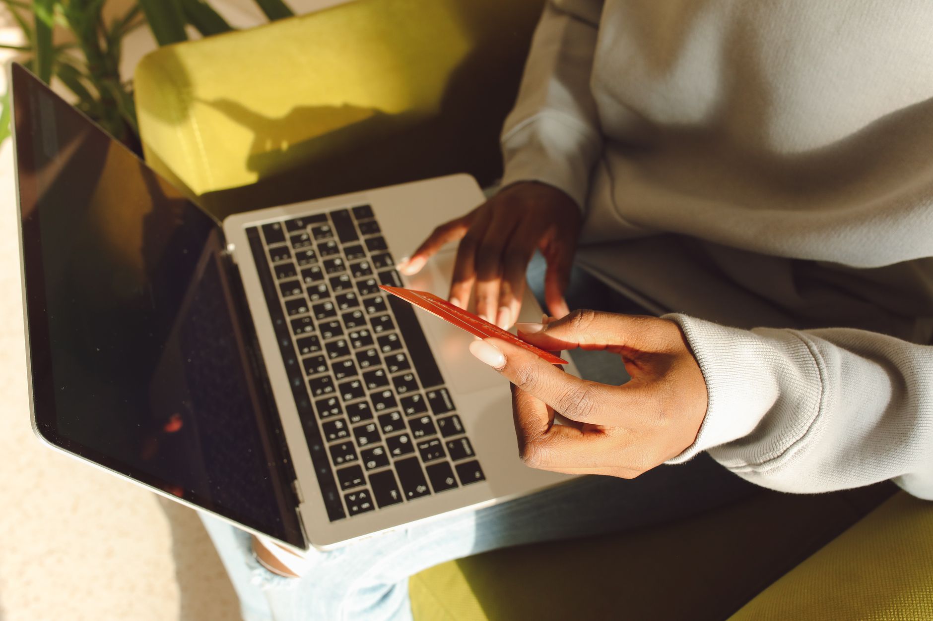 Meet E-Commerce Stock That's Up 25% in 2026: Is It a Real Threat to AMZN?
