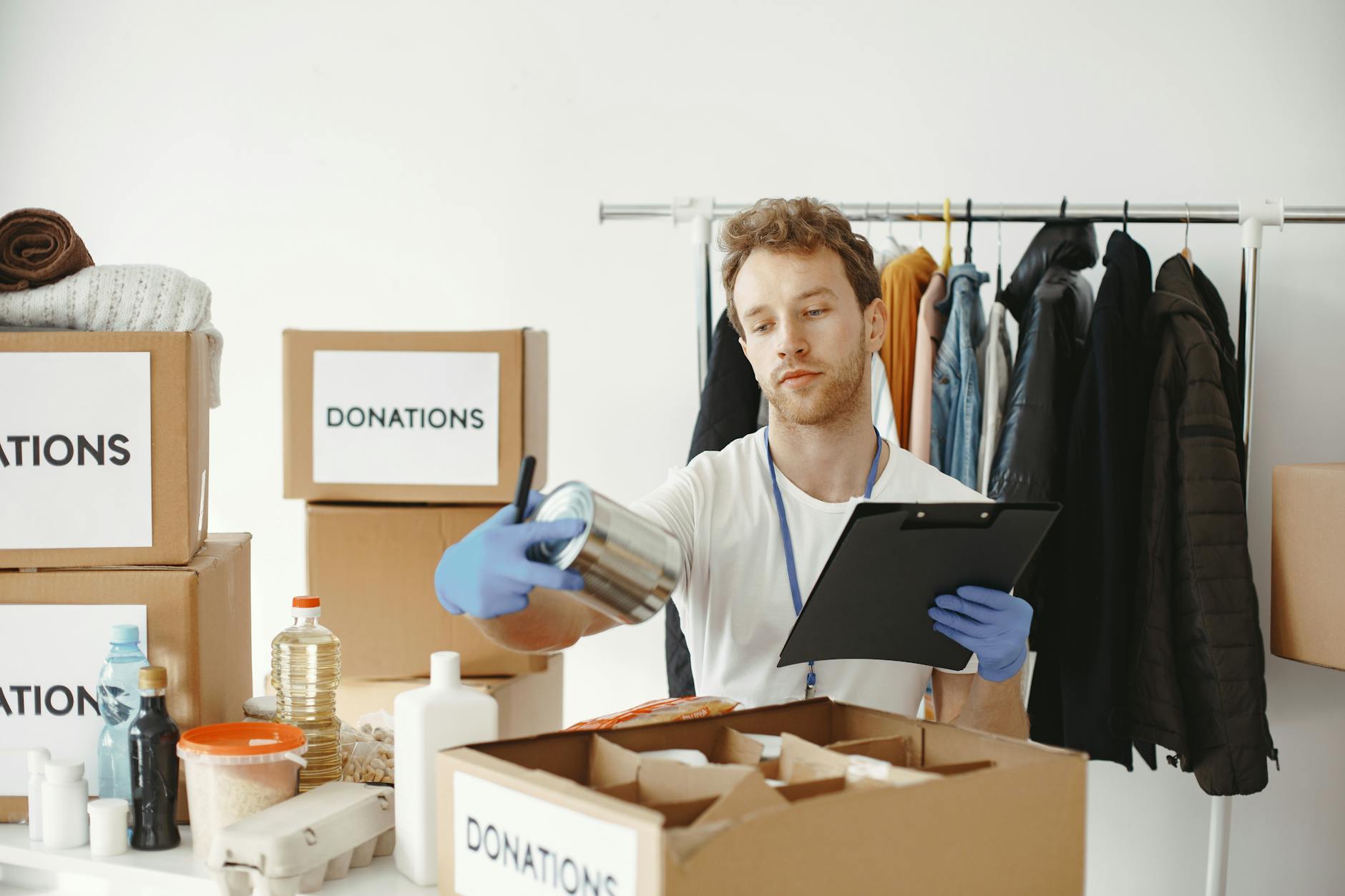 Micron, Other Memory Stocks Slide on Mixed Outlooks