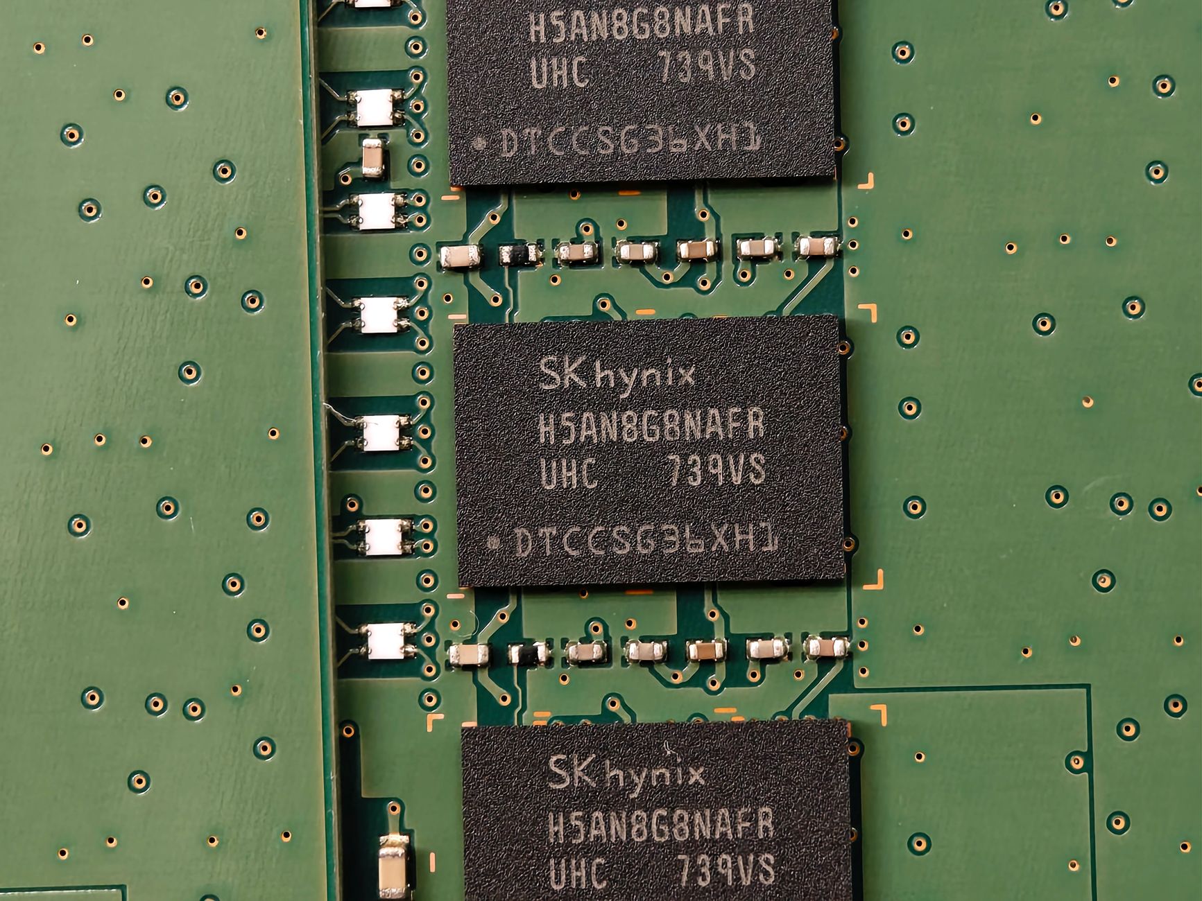 Micron Sandisk Continue Their Momentum Through 2027