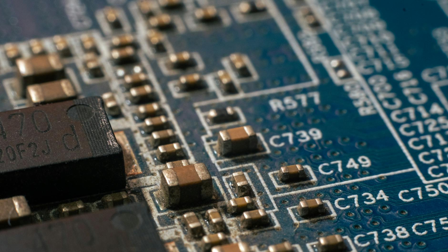 Micron Stock 700% Over: Is It Still Cheap for Investors?
