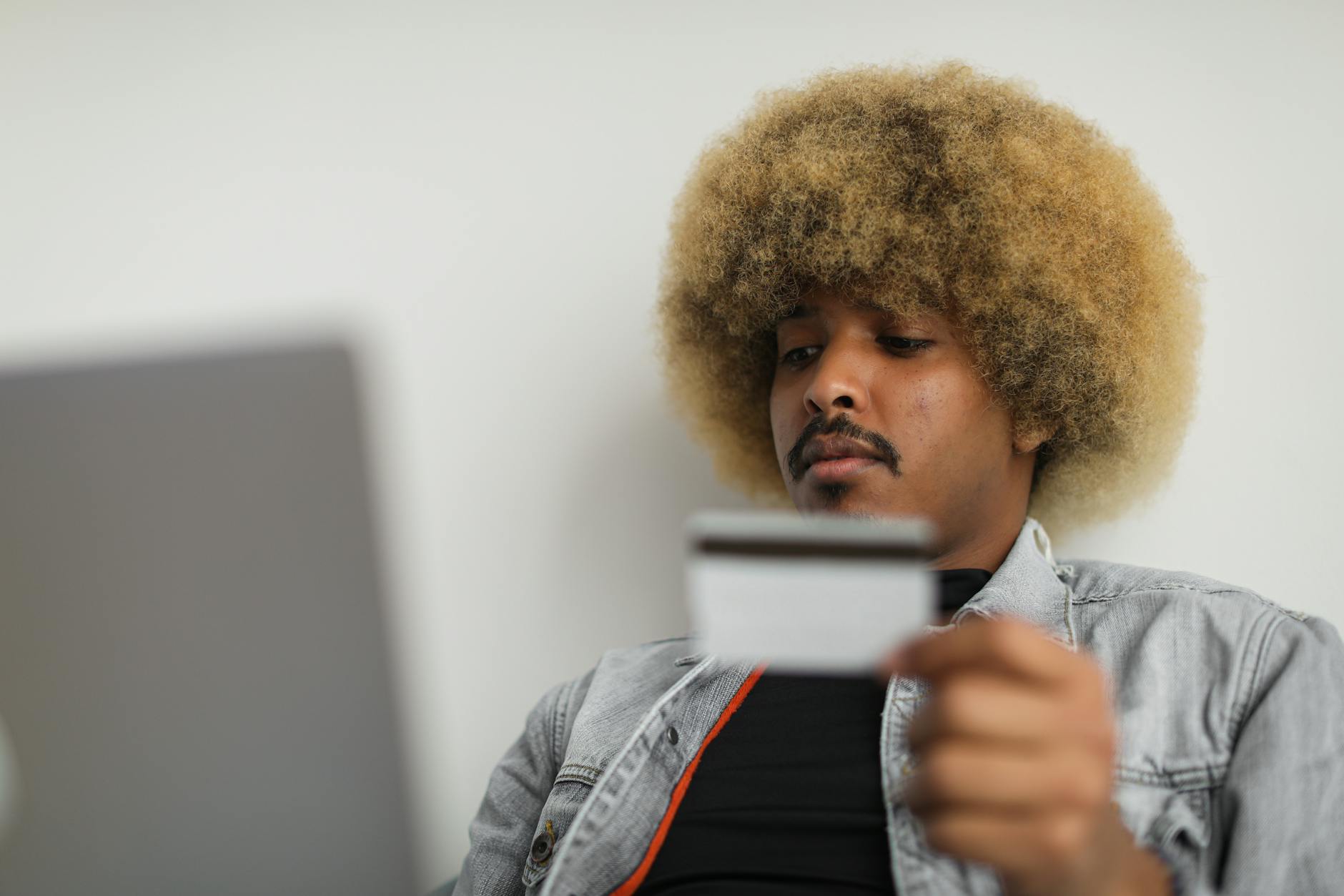 Moonwell Faces Governance Attack Over $1,800 Vote Push