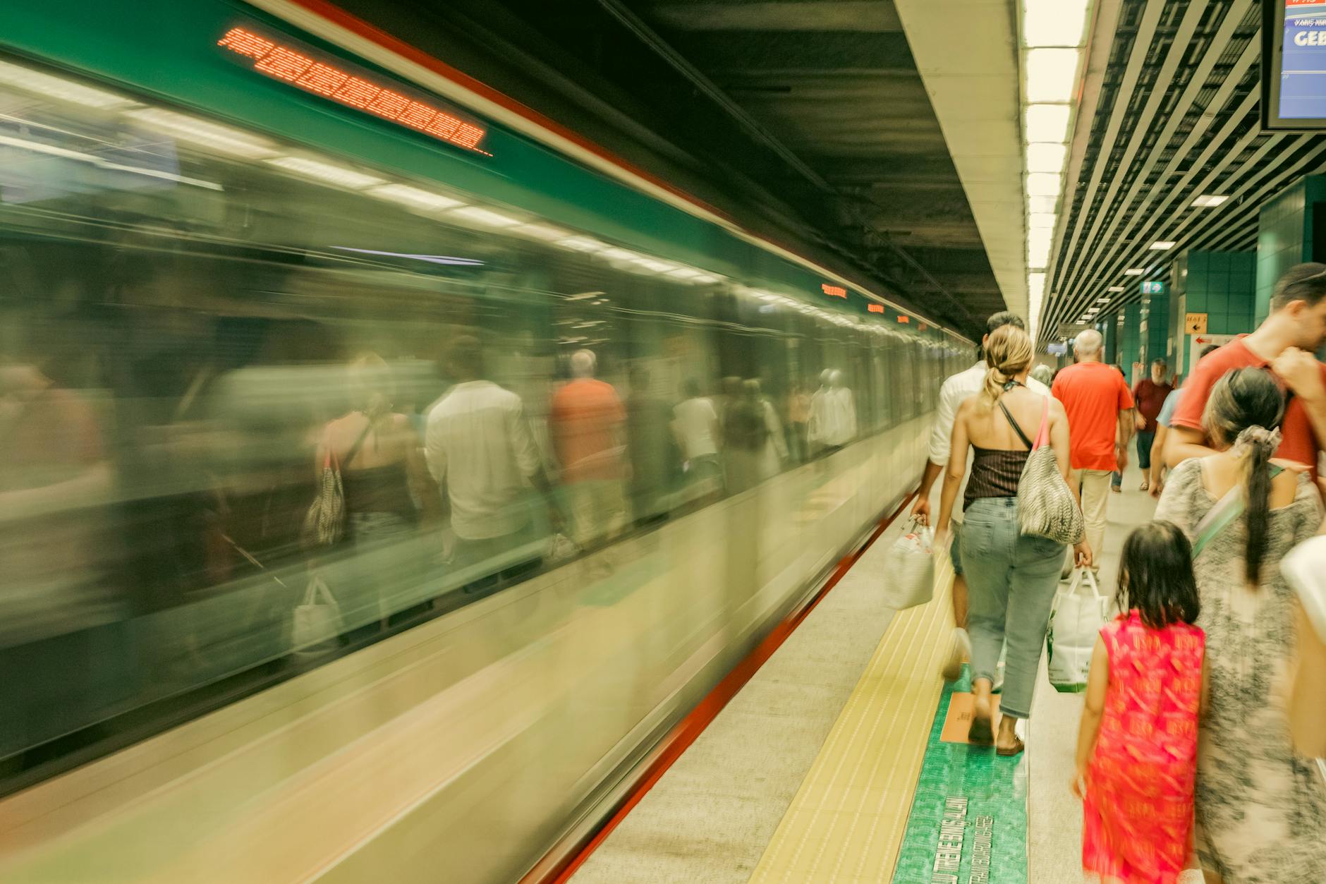 MoxiWorks Expands Platform Enhance with AI-Driven Follow-Ups