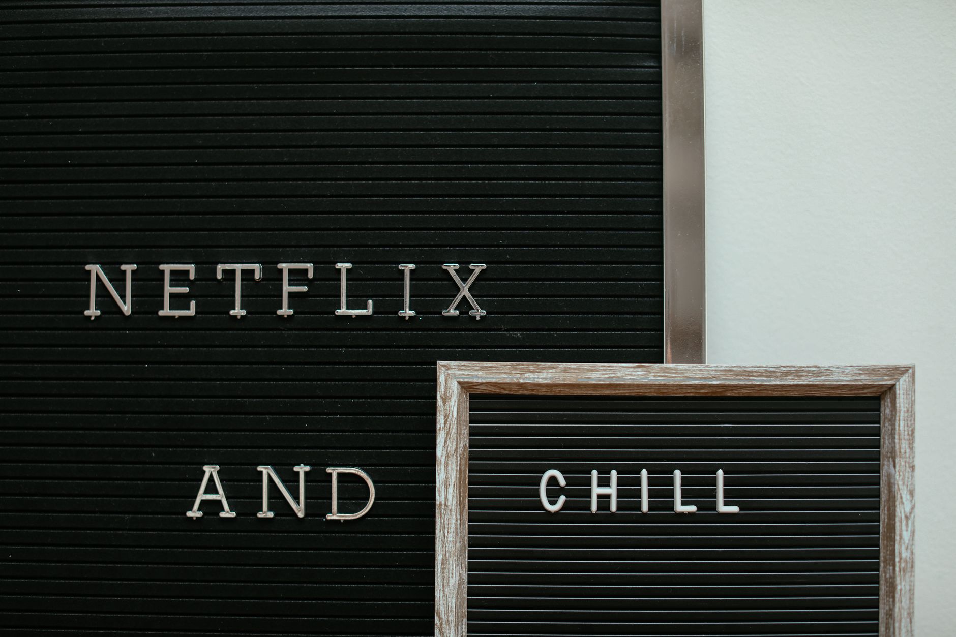 Netflix Down 2026, While Roku Rises: Which Stock Wins?